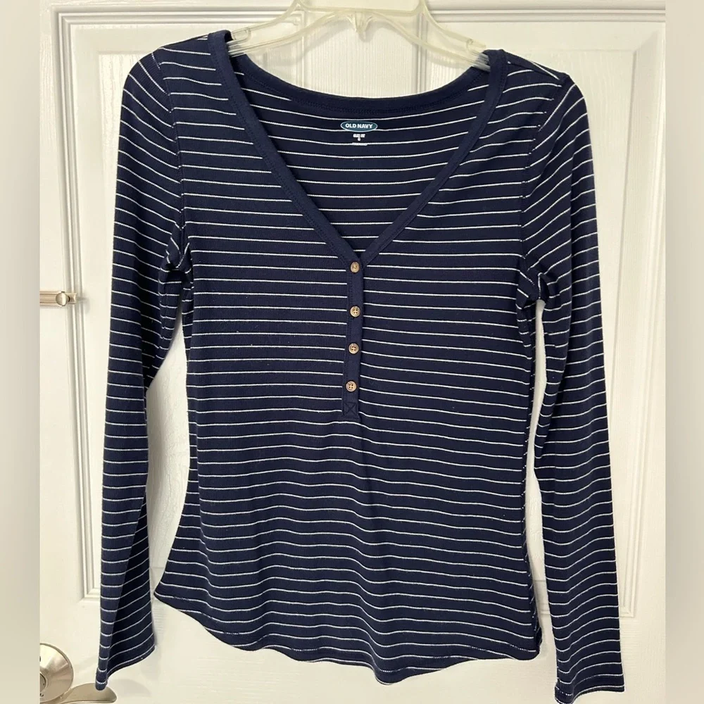 $5 Old Navy Women’s Long Sleeve Striped Knit Top Navy and White Size Small - Picture 2 of 4
